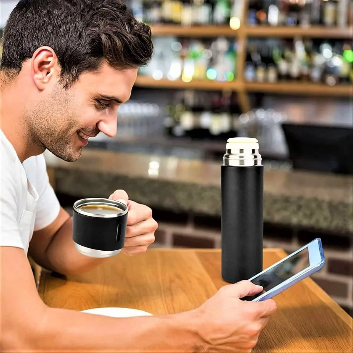 Garrafa Térmica em Aço Inoxidável com 3 Canecas