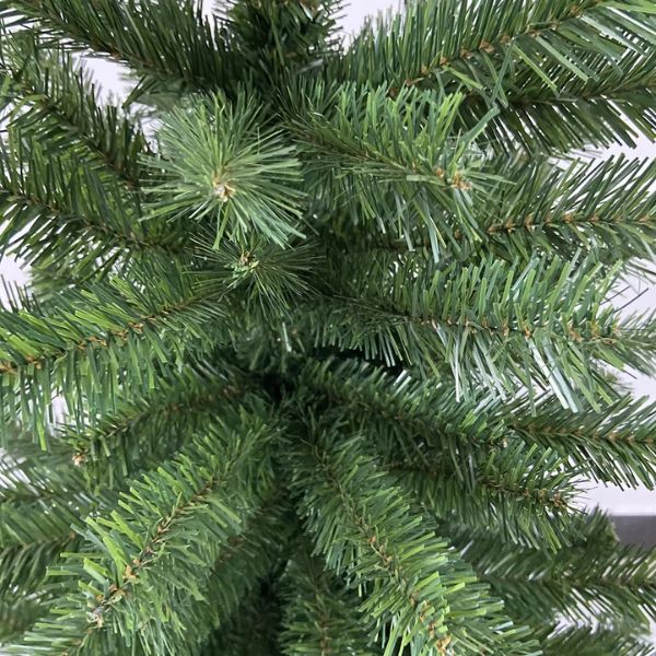 Árvore de Natal Decorada em Pinheiro