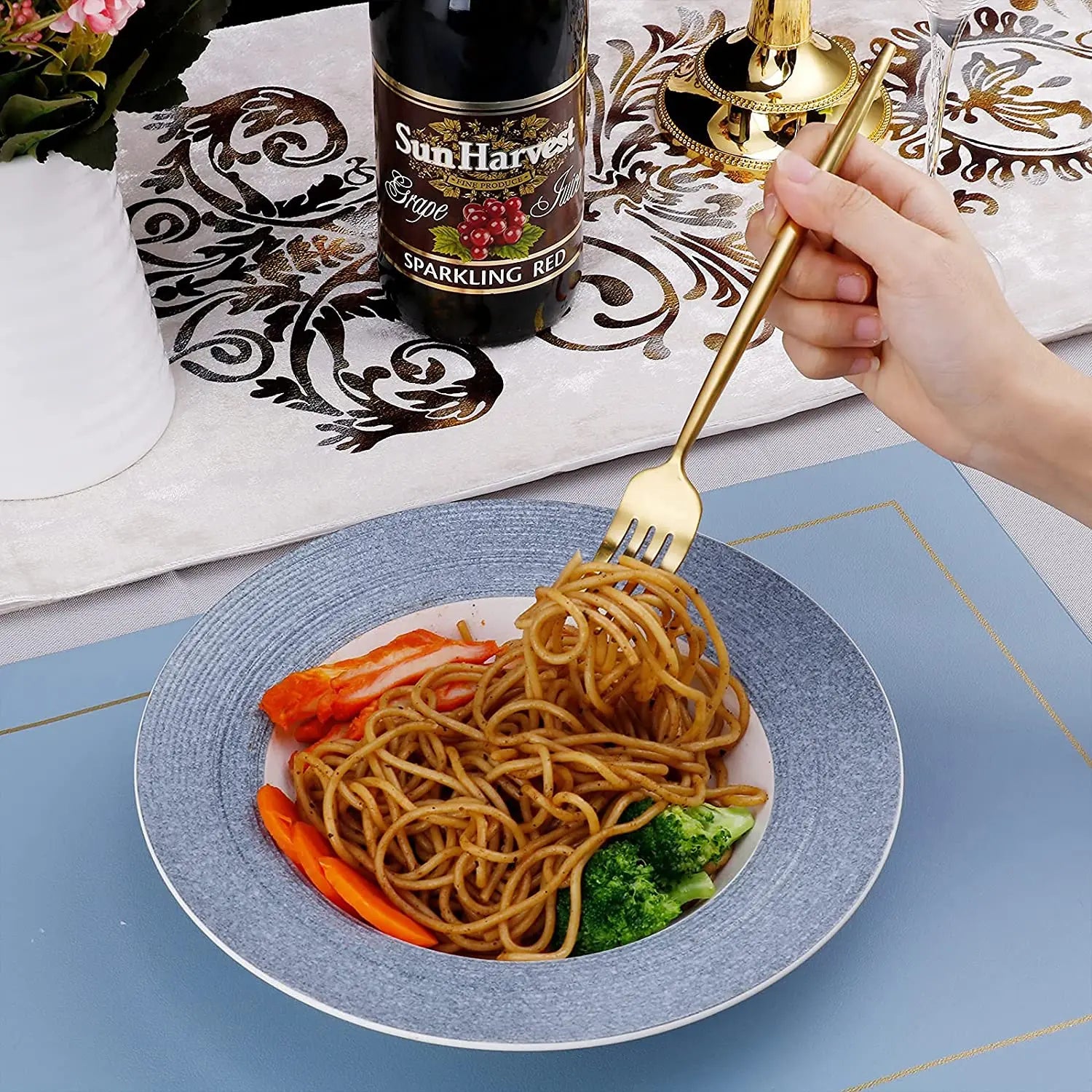 Jogo de Talheres Dourado em Aço Inox - Kit 24 Talheres